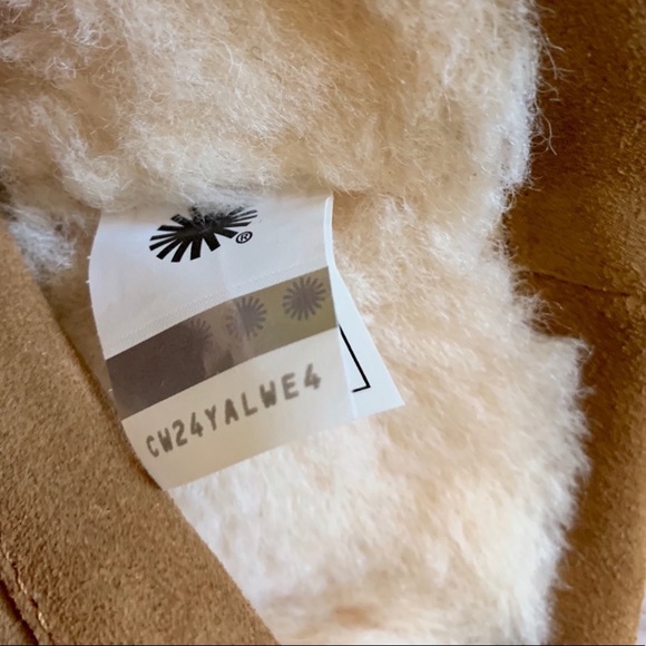 UGG Chestnut Classic Short Waterproof Boots - Picture 7 of 8